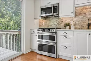 40 Lakeview Dr, Helmetta, NJ 08828 - Photo 9