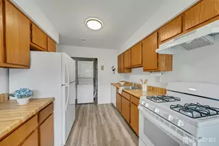 1520 Raspberry Ct, Edison, NJ 08817 - Photo 5