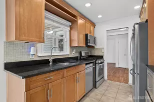 17 Joanna Pl, Colonia, NJ 07067 - Photo 7