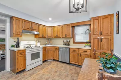 16 Hawthorne Avenue #16, Colonia, NJ 07067 - Photo 5