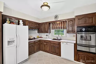 38 Sherwood Ave, East Brunswick Township, NJ 08816 - Photo 5
