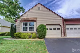 4 Martin Van Buren Dr, Monroe Township, NJ 08831 - Photo 3
