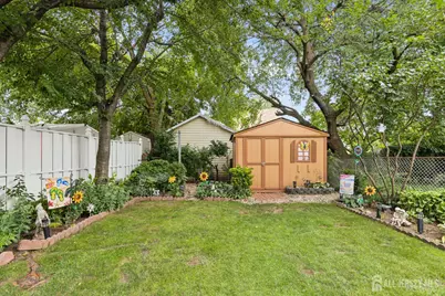 582 Garden Avenue, Woodbridge Township, NJ 07095 - Photo 17