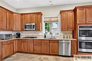 254 Diamond Spring Dr, Monroe Township, NJ 08831 - Photo 9