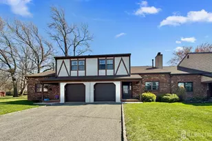 19 Wellington Ct, Sayreville, NJ 08872 - Photo 1