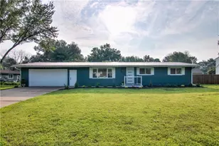 112 NE 16th St, Menomonie, WI 54751 - Photo 1