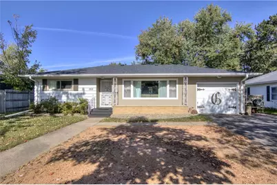 1810 Lloyd Avenue, Eau Claire, WI 54701 - Photo 1