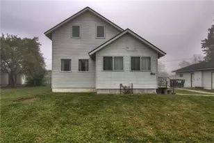 611 8th St, Wabasha, MN 55981 - Photo 1