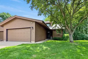 919 Cambridge Ct, Altoona, WI 54720 - Photo 1