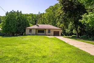 214 Mt Washington Ave, Eau Claire, WI 54703 - Photo 1