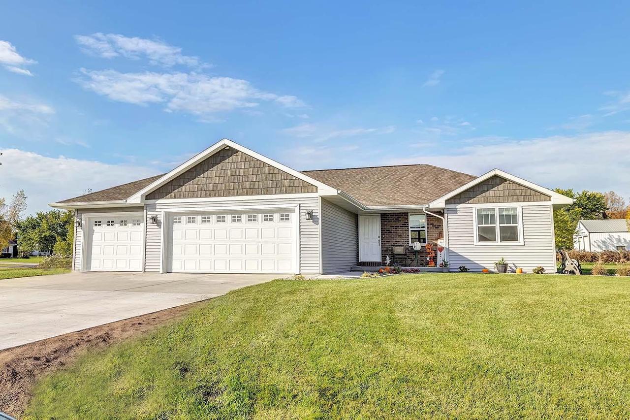 907 Tanglewood Dr, Little Suamico, WI 54141 MLS 50250312 Coldwell