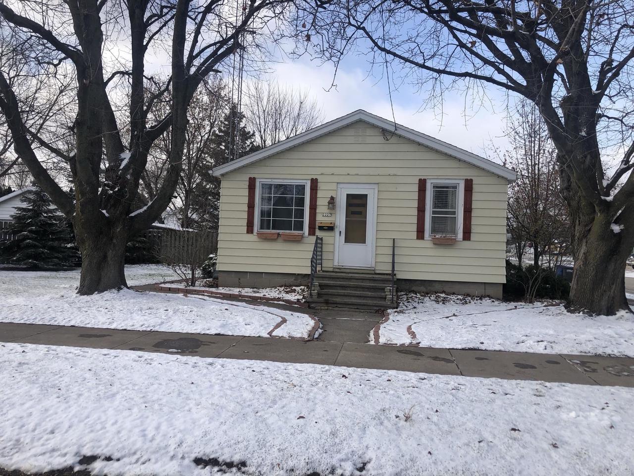 2227 Jefferson St, Oshkosh, WI 54901 - MLS 50251899 - Coldwell Banker