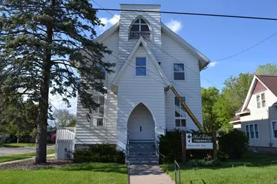 122 W Bent Avenue, Oshkosh, WI 54901 - Photo 1