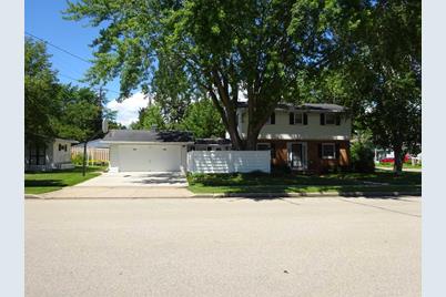 1404 W 5th Avenue, Oshkosh, WI 54902 - Photo 1