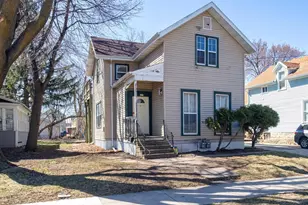 751 Woodland Ave, Oshkosh, WI 54901 - Photo 1