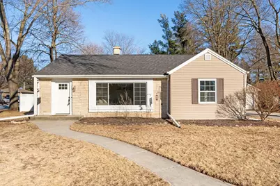 845 Oakwood Avenue, Oconomowoc, WI 53066 - Photo 1