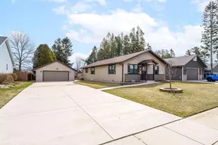 1831 E Spruce Dr, Manitowoc, WI 54220 - Photo 1