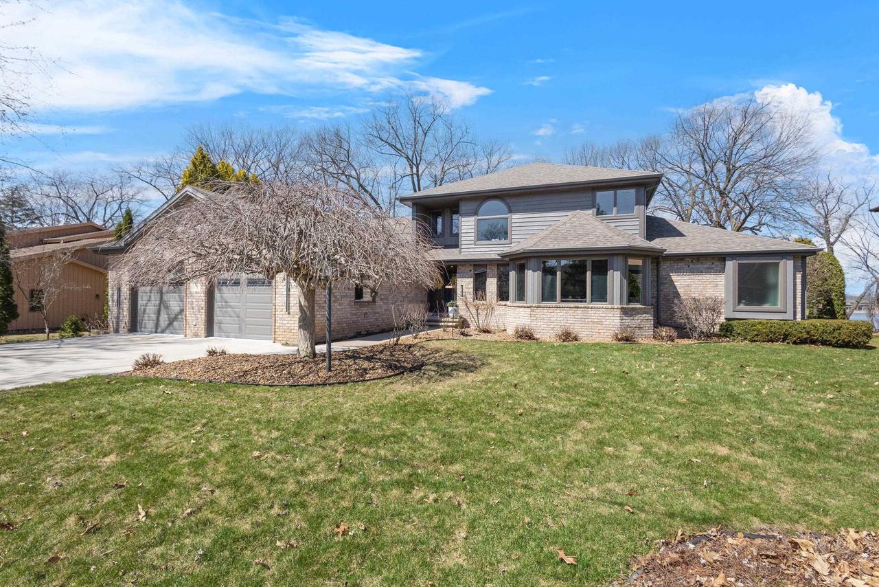 1832 Lakeshore Dr, Menasha, WI 54952 - MLS 50306796 - Coldwell Banker
