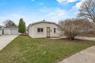 611 16th Ave, Green Bay, WI 54303 - Photo 1