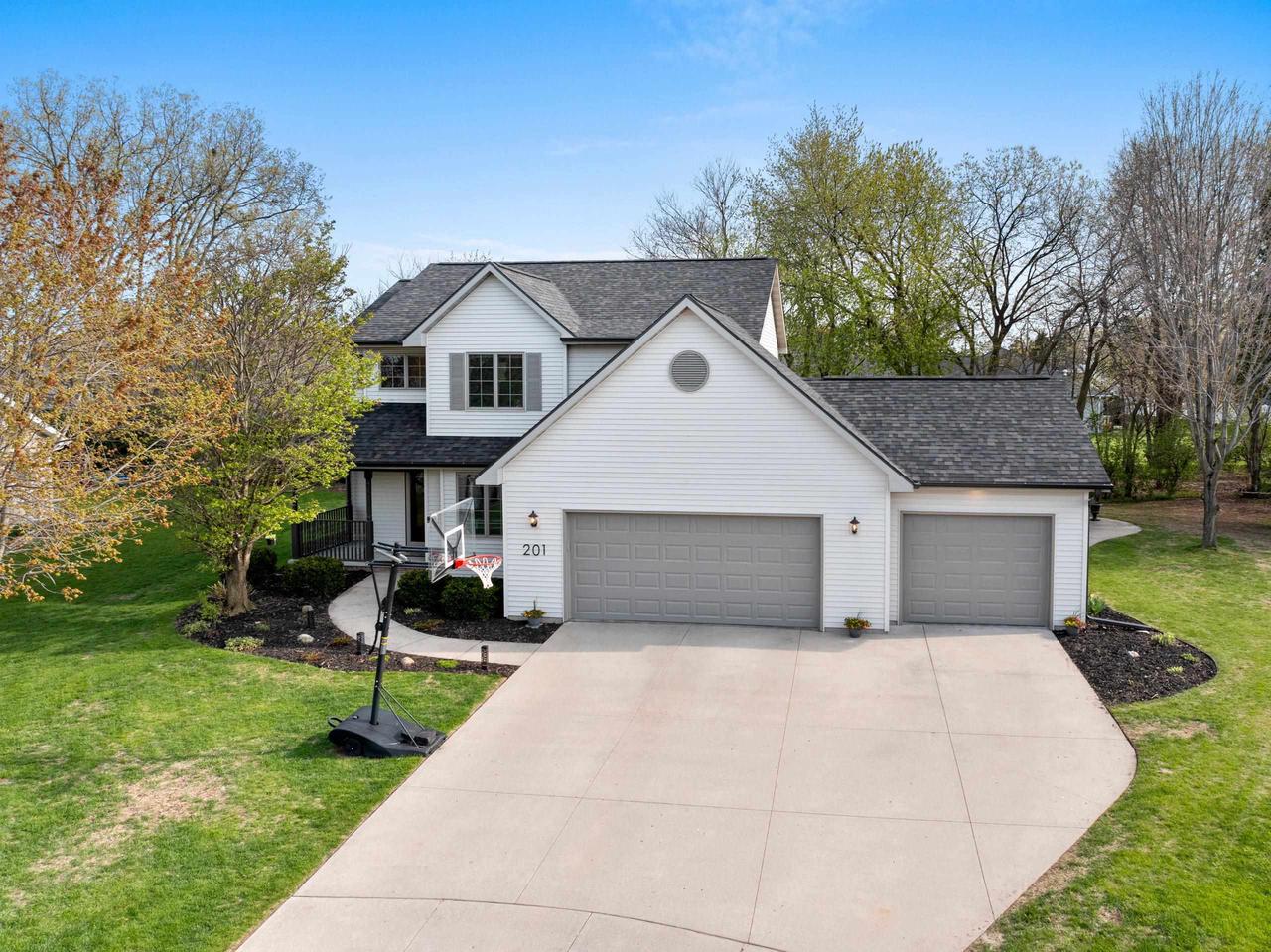 201 Riva Ridge Ln, Neenah, WI 54956 - MLS 50308003 - Coldwell Banker