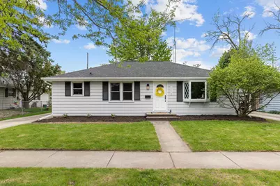 1113 W Roberts Avenue, Appleton, WI 54914 - Photo 1