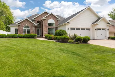 421 N Pennwood Circle, Green Bay, WI 54301 - Photo 1