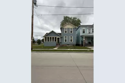 720 W Lincoln Avenue, Oshkosh, WI 54901 - Photo 1