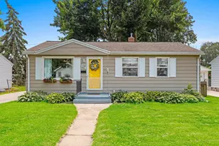 967 Denis Pl, Green Bay, WI 54303 - Photo 1