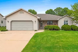 2480 Springmill Dr, Oshkosh, WI 54904 - Photo 1