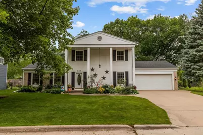 805 N Canterbury Drive, Appleton, WI 54915 - Photo 1