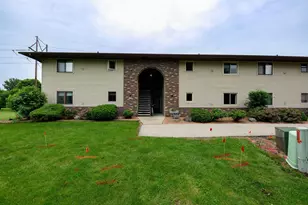 1737 Maricopa Dr, Oshkosh, WI 54904 - Photo 1