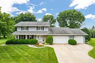 1275 Maricopa Dr, Oshkosh, WI 54904 - Photo 1