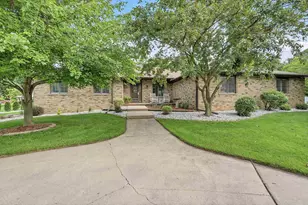 470 Earnhardt Ct, Green Bay, WI 54311 - Photo 1