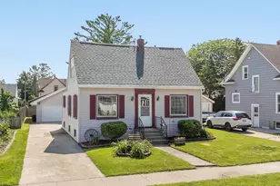 1230 Mt Vernon St, Oshkosh, WI 54901 - Photo 1