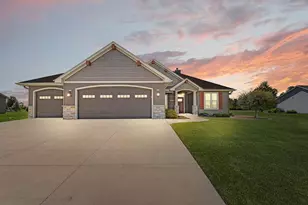 N6062 Hideaway Ln, Fond du Lac, WI 54937 - Photo 1