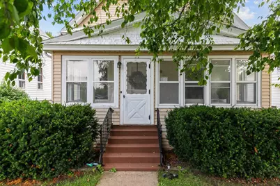 118 W Bent Avenue, Oshkosh, WI 54901 - Photo 1