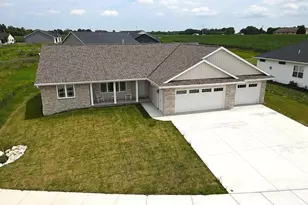 1006 Mendota Dr, Green Bay, WI 54311 - Photo 1