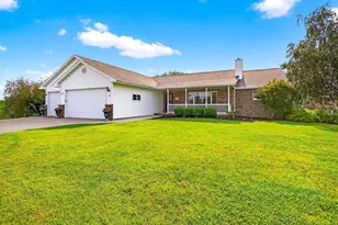 15 Wyldeberry Ln, Oshkosh, WI 54904 - Photo 1