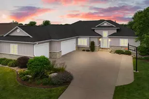 804 S Country Ln, Fond du Lac, WI 54935 - Photo 1