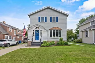 157 W 19th Ave, Oshkosh, WI 54902 - Photo 1