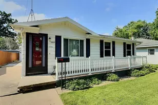 1017 Pierce Ave, Oshkosh, WI 54902 - Photo 1
