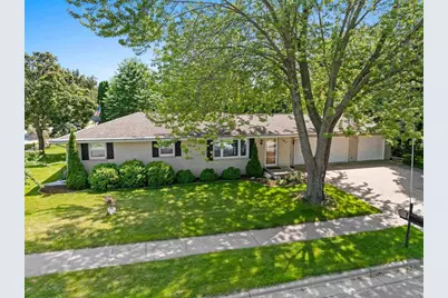 707 E Florida Avenue, Little Chute, WI 54140 - Photo 1