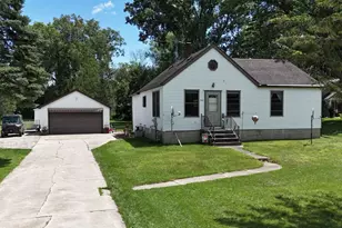 936 Lakeview Dr, Green Bay, WI 54313 - Photo 1