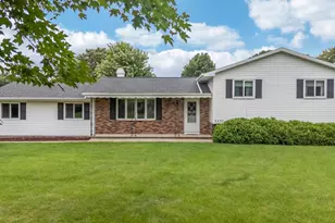 5237 Juniper Ln, Oshkosh, WI 54904 - Photo 1