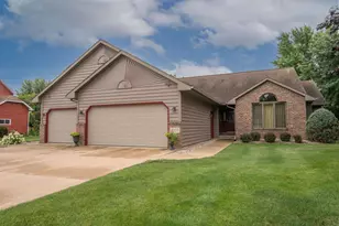 3009 Woodridge Dr, Oshkosh, WI 54904 - Photo 1