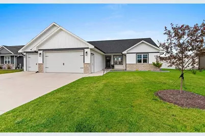 881 Joeanna Way, Pulaski, WI 54162 - Photo 1