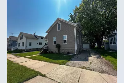 857 W 11th Avenue, Oshkosh, WI 54902 - Photo 1