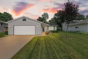 1410 Fairfax St, Oshkosh, WI 54902 - Photo 1