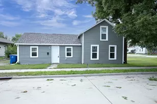 518 Dakota St, Oshkosh, WI 54902 - Photo 1
