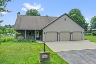 2117 Descendant Ln, Green Bay, WI 54313 - Photo 1